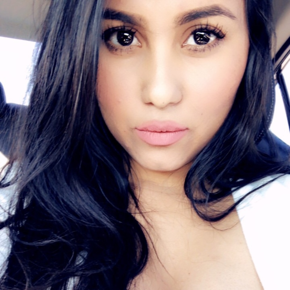 Meet your Posher, Paola